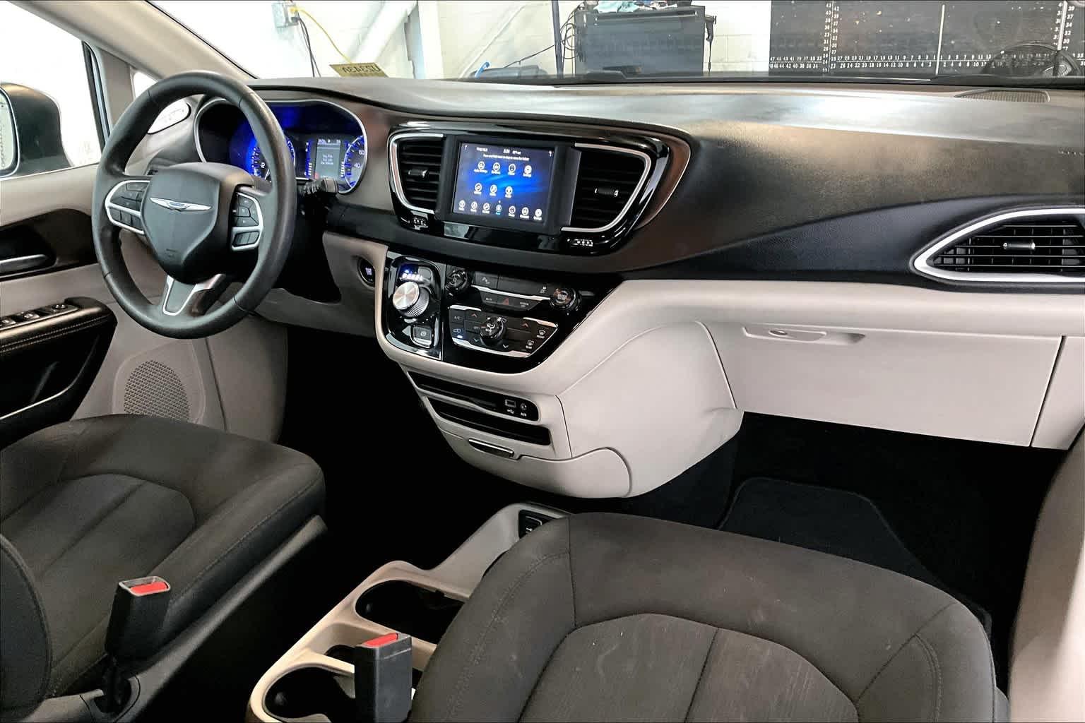 2018 Chrysler Pacifica L - Photo 14