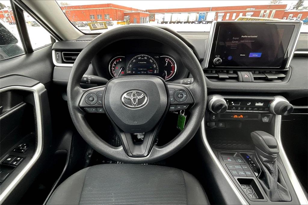 2023 Toyota RAV4 LE - Photo 17