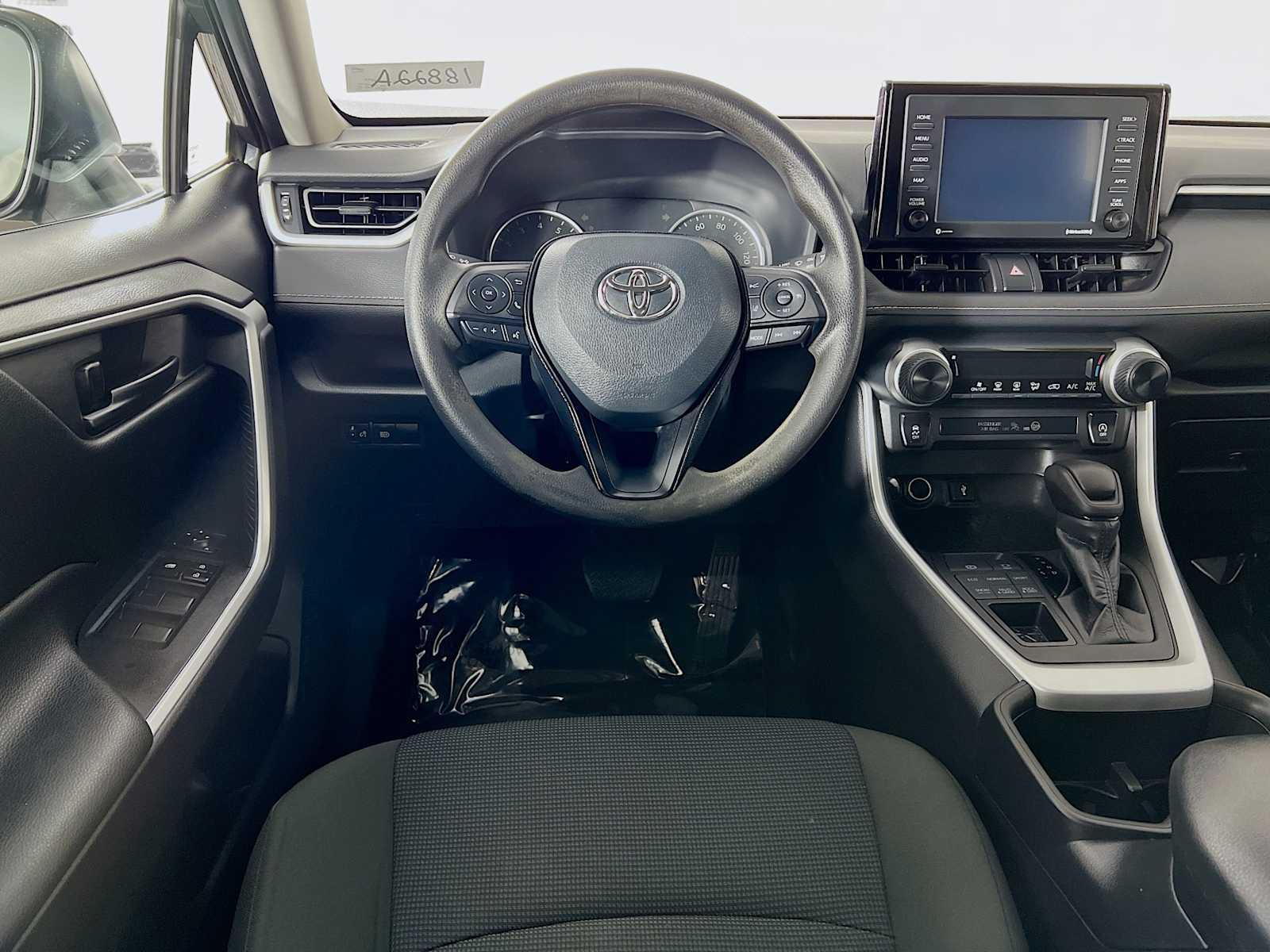 2022 Toyota RAV4 LE - Photo 21