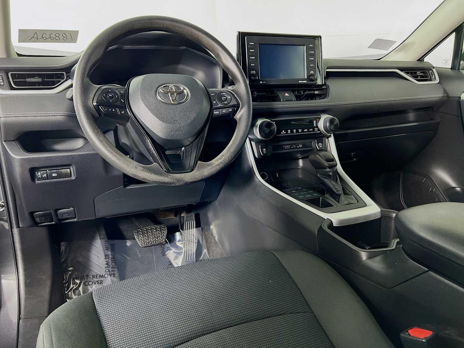 2022 Toyota RAV4 LE - Photo 9