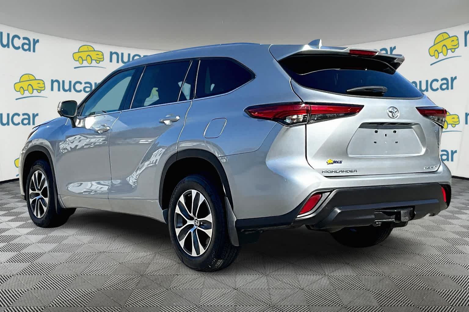 2021 Toyota Highlander XLE - Photo 4