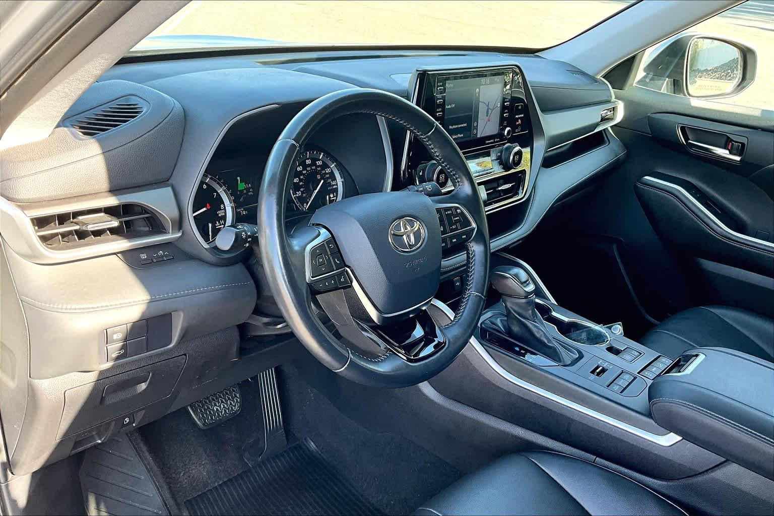 2021 Toyota Highlander XLE - Photo 8