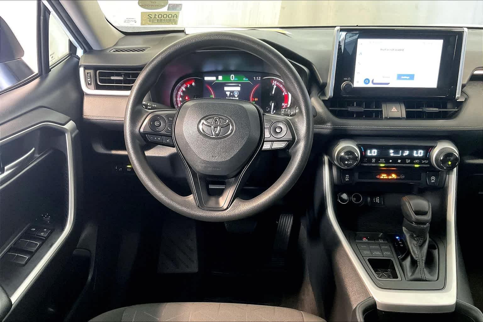 2023 Toyota RAV4 XLE - Photo 17