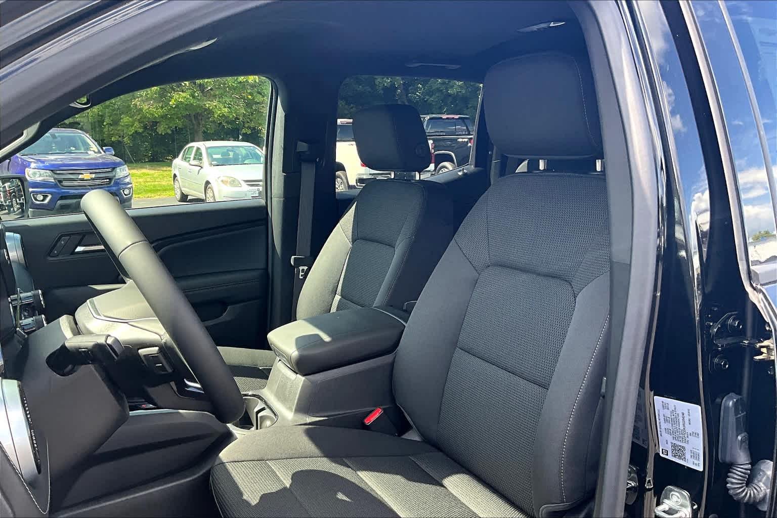 2024 Chevrolet Colorado 4WD LT Crew Cab - Photo 10