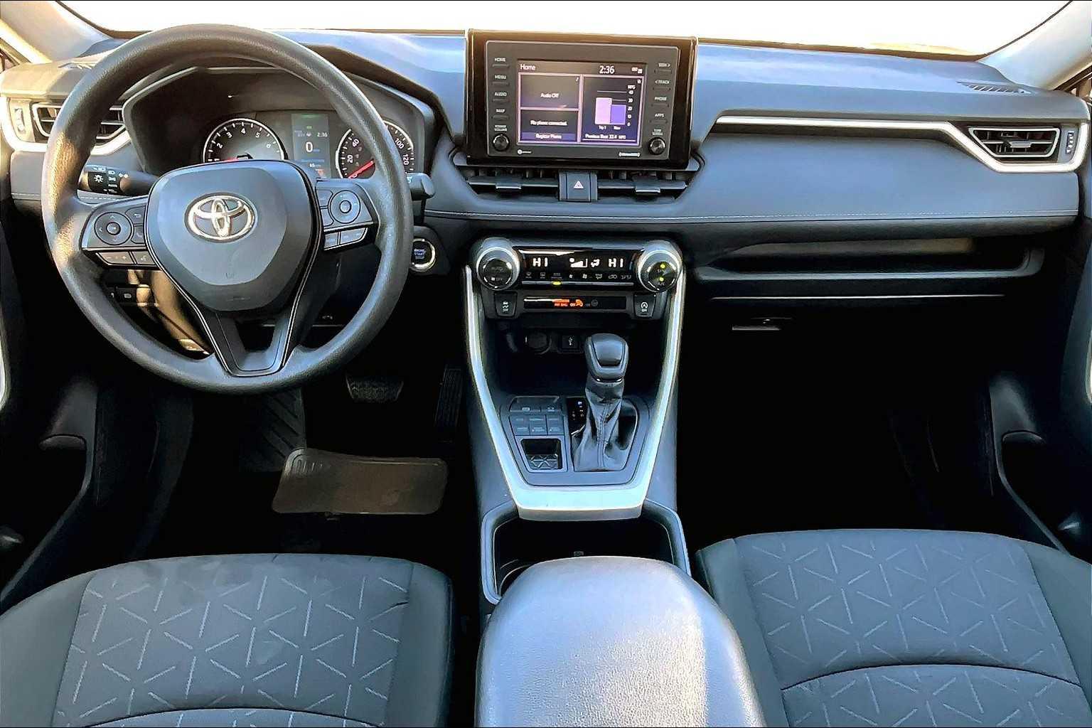 2022 Toyota RAV4 XLE - Photo 21