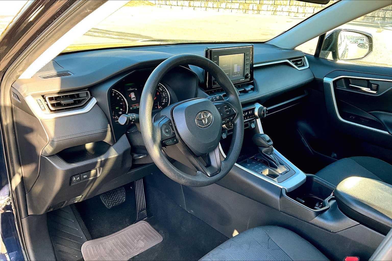 2022 Toyota RAV4 XLE - Photo 8