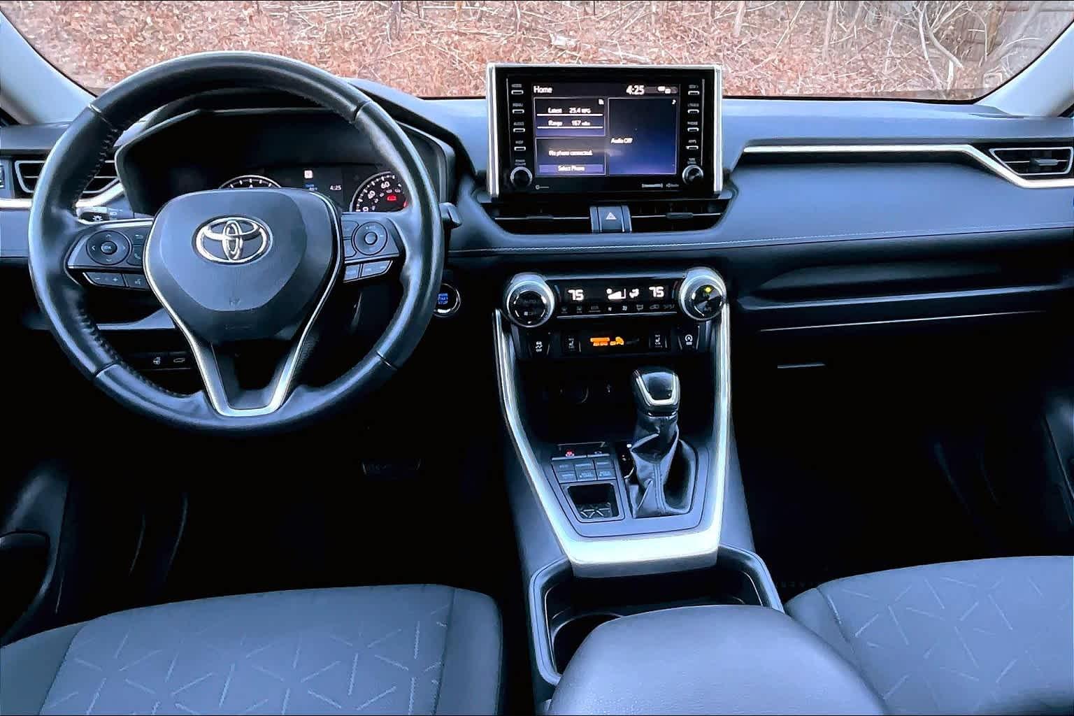 2021 Toyota RAV4 XLE - Photo 21