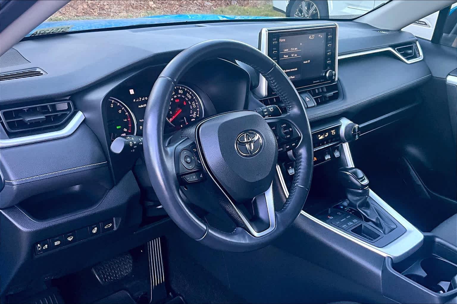 2021 Toyota RAV4 XLE - Photo 8