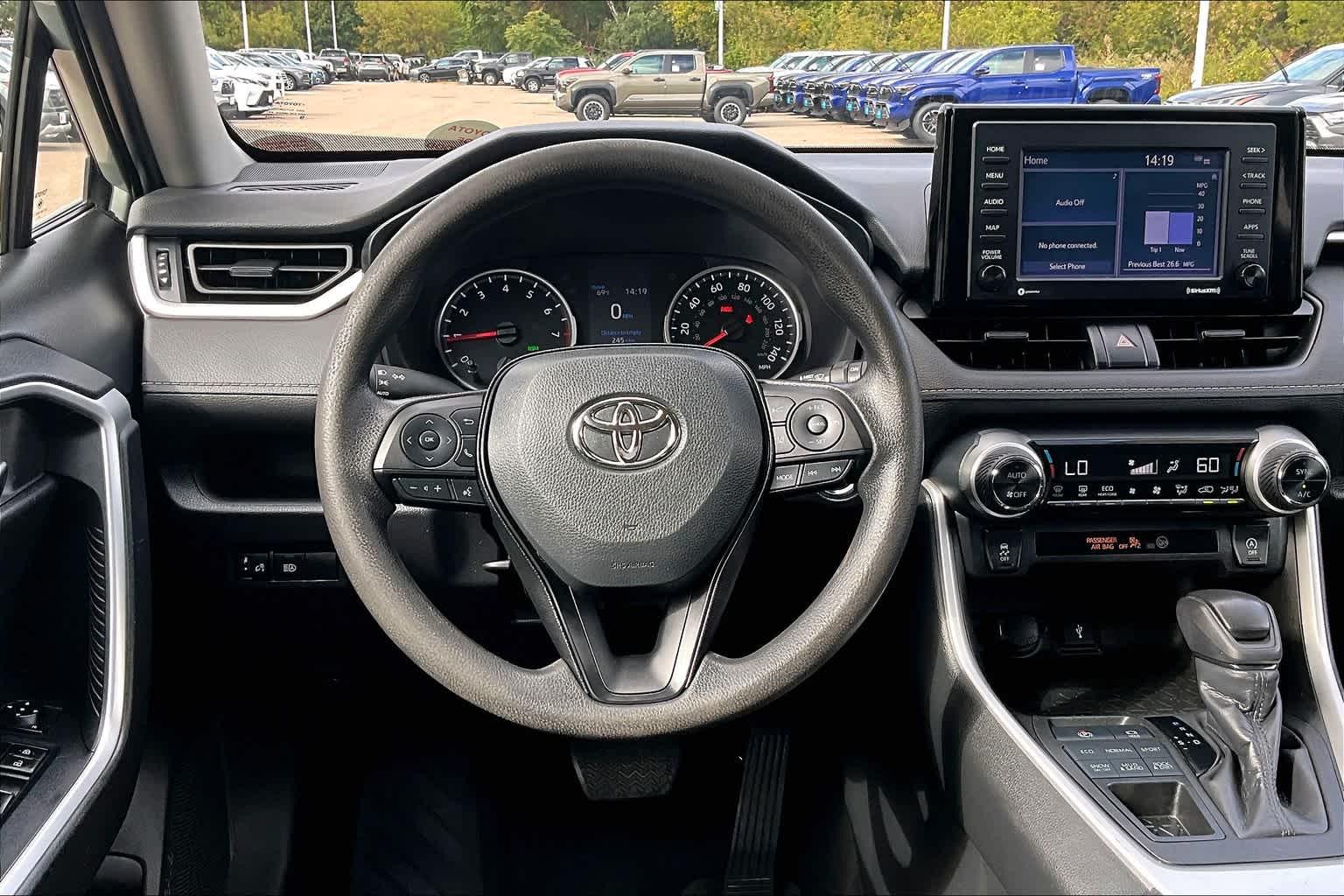 2022 Toyota RAV4 XLE - Photo 17