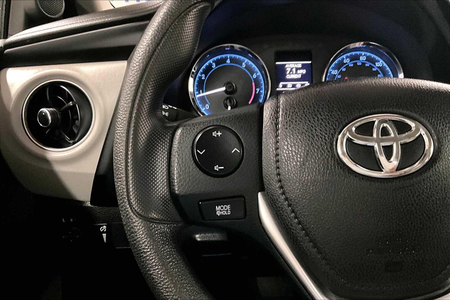 2017 Toyota Corolla LE - Photo 22