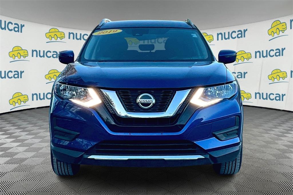 2019 Nissan Rogue SV - Photo 2