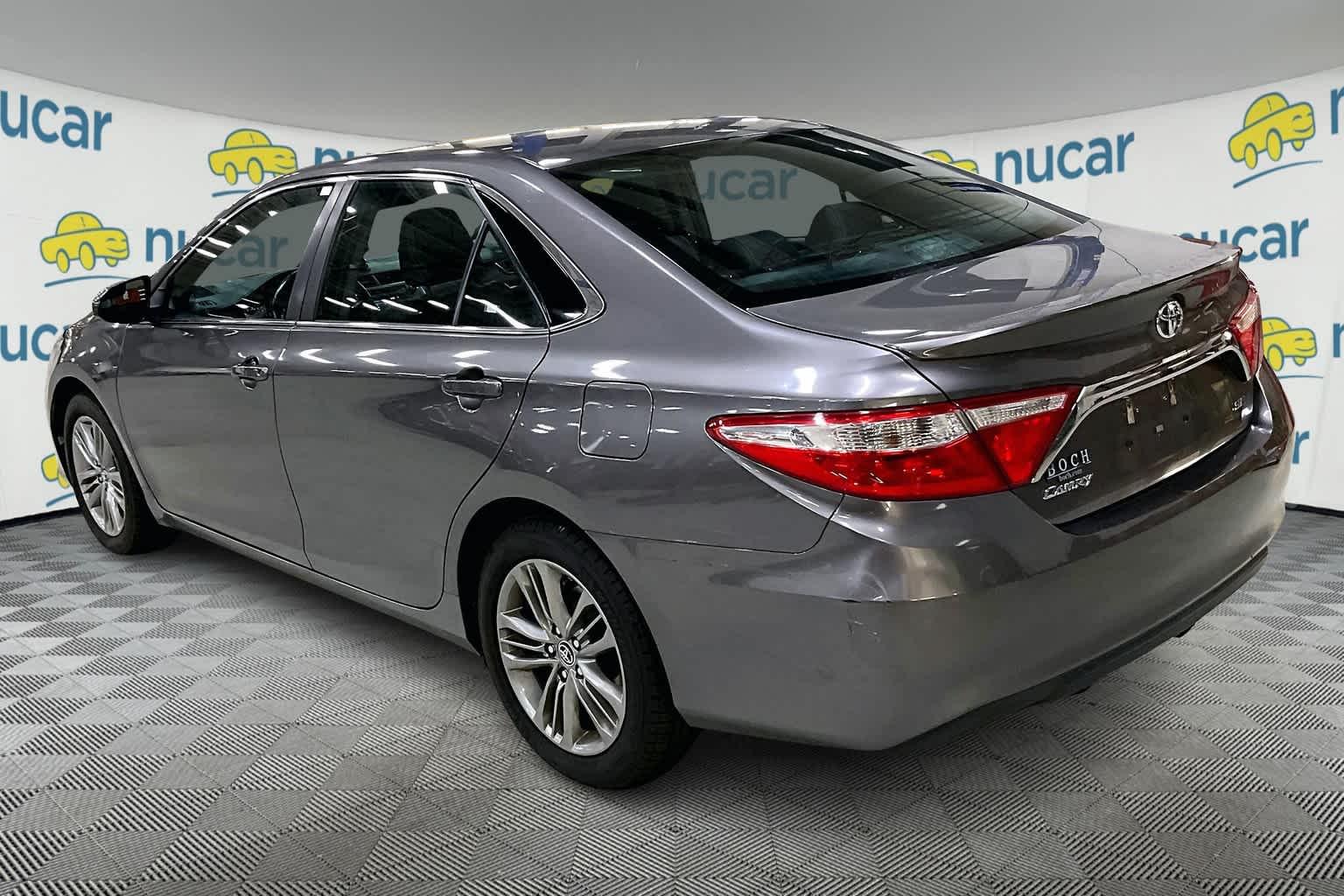 2016 Toyota Camry SE - Photo 4