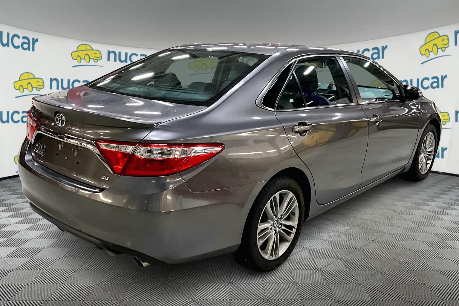 2016 Toyota Camry SE - Photo 6