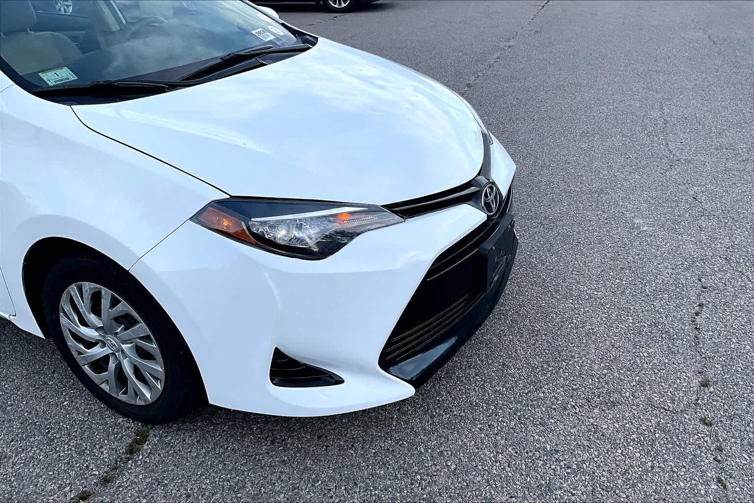 2017 Toyota Corolla LE - Photo 5