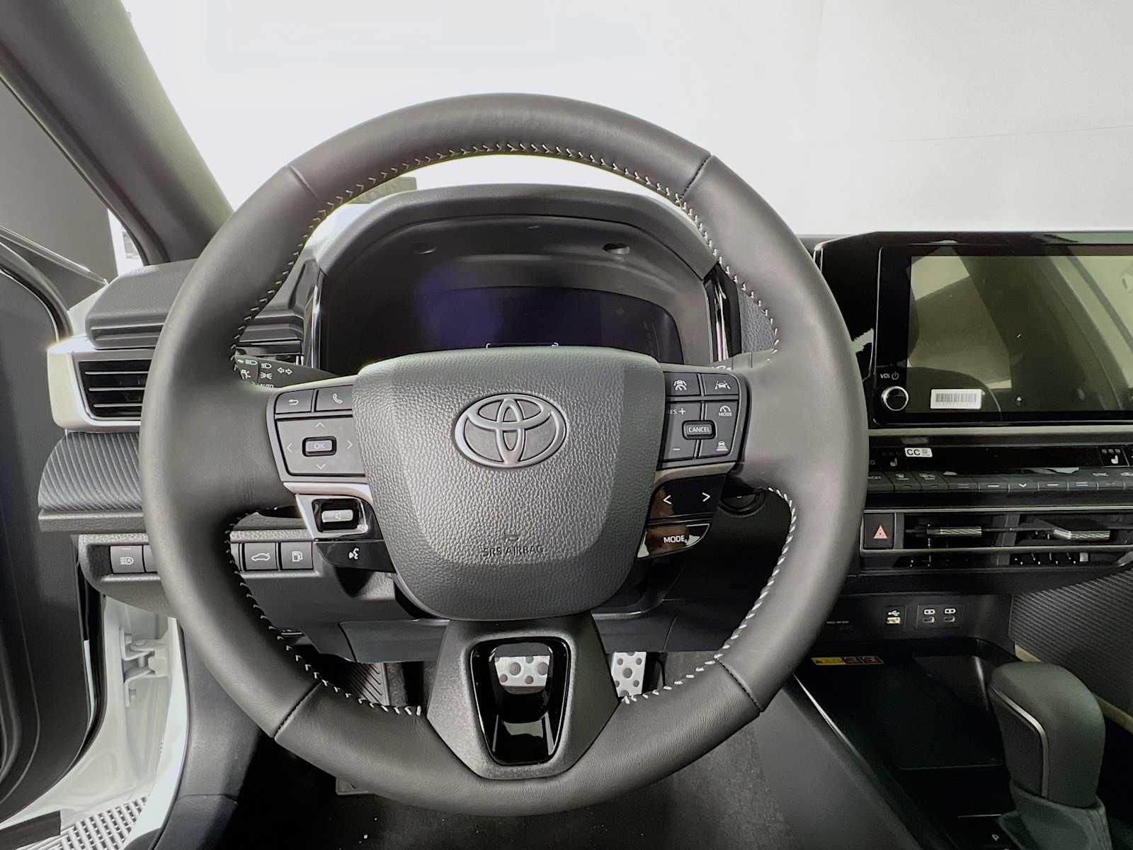 2025 Toyota Camry SE - Photo 7