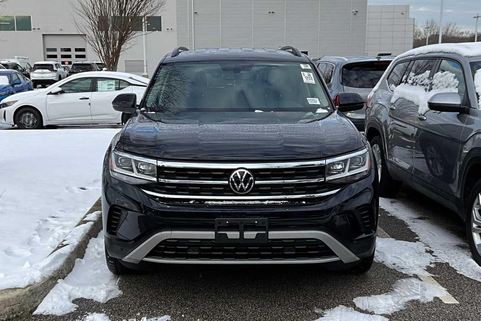 2022 Volkswagen Atlas 2.0T SE w/Technology - Photo 2