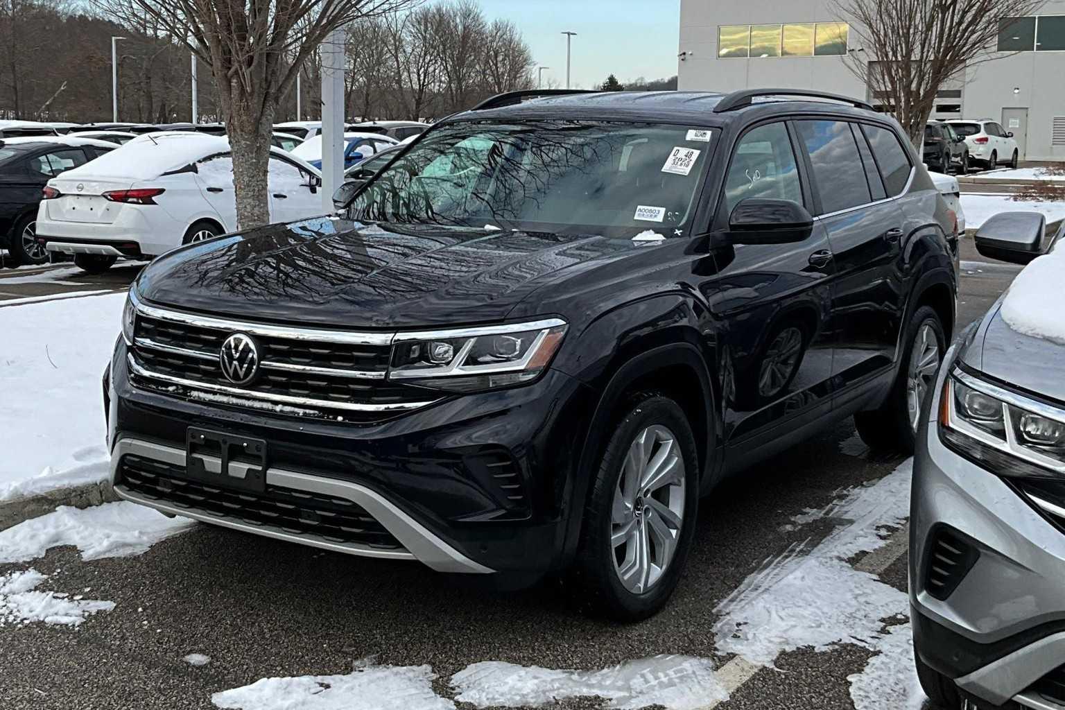 2022 Volkswagen Atlas 2.0T SE w/Technology - Photo 3