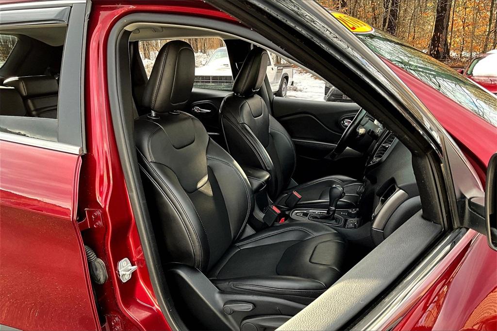 2019 Jeep Cherokee Latitude Plus - Photo 11