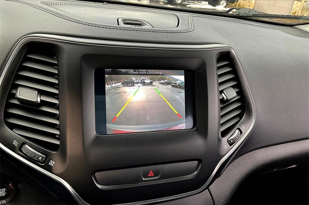 2019 Jeep Cherokee Latitude Plus - Photo 19