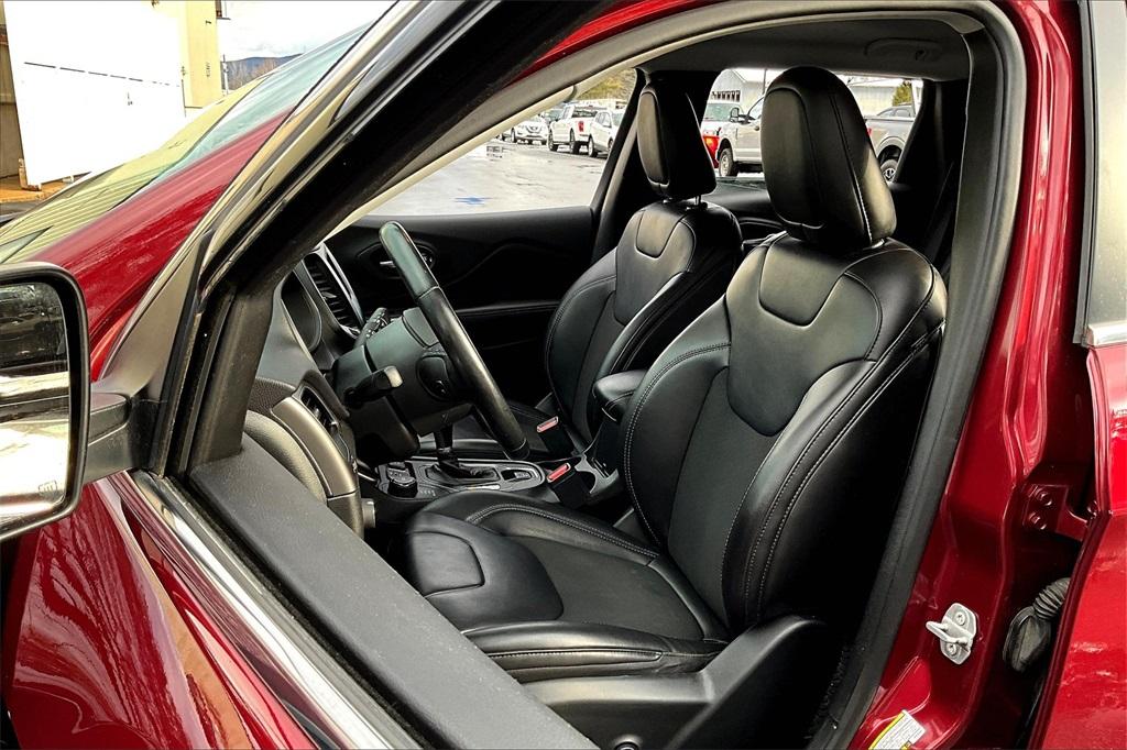 2019 Jeep Cherokee Latitude Plus - Photo 10