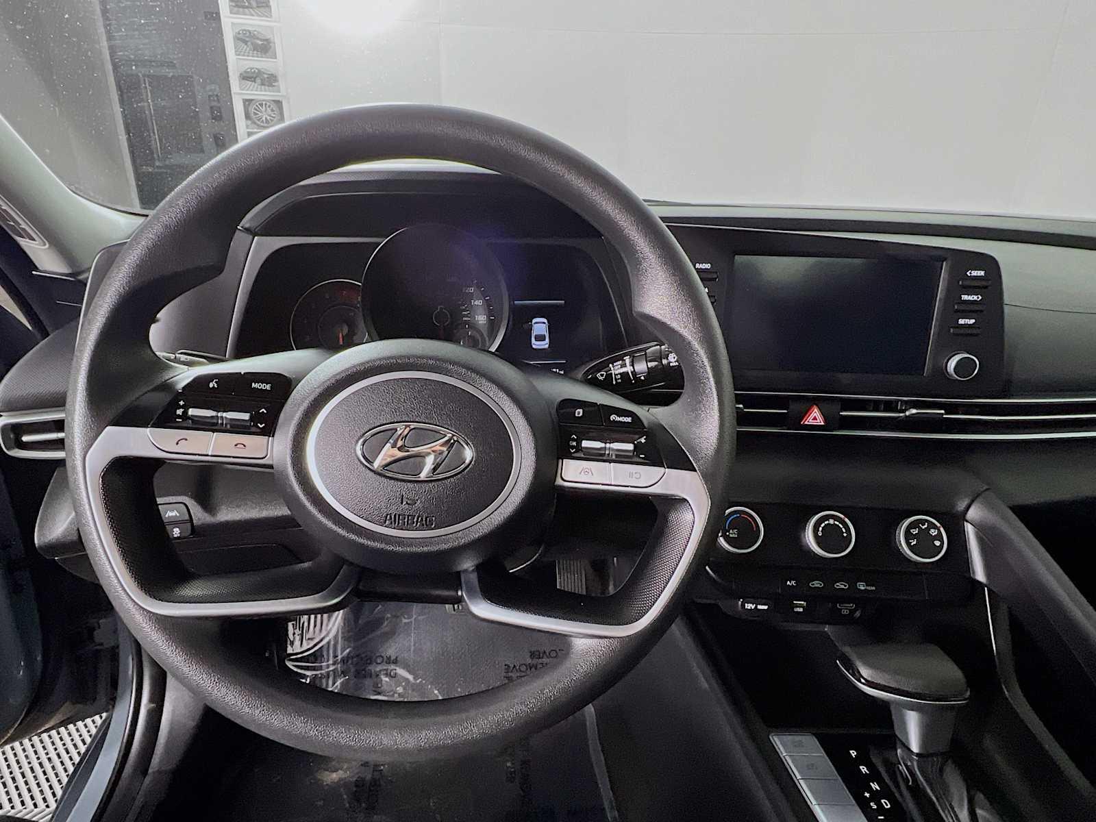 2022 Hyundai Elantra SE - Photo 11