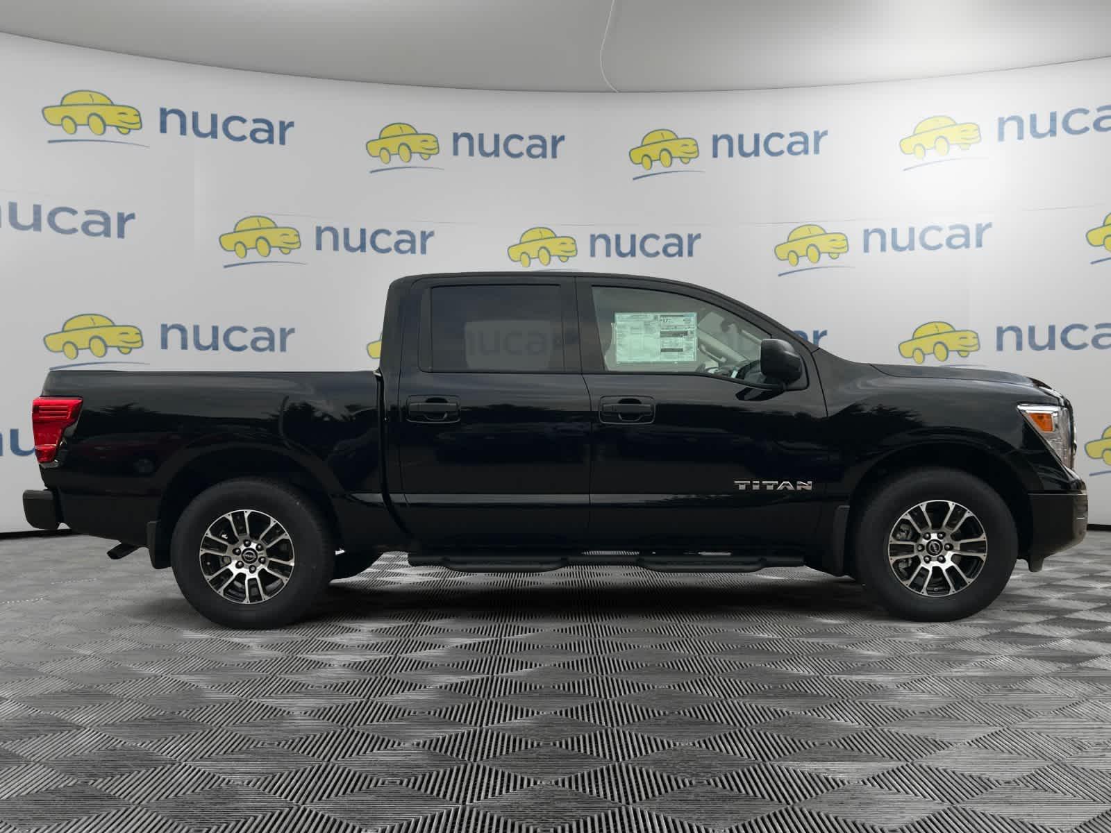 2024 Nissan Titan SV 4x4 Crew Cab - Photo 8