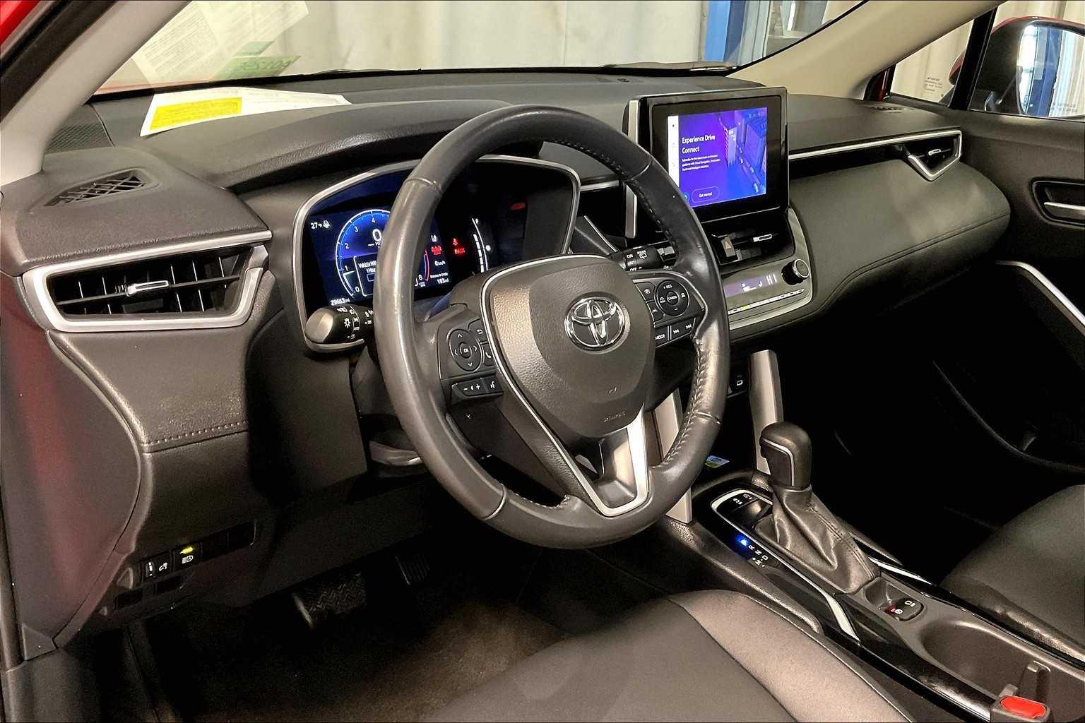 2023 Toyota Corolla Cross XLE - Photo 8