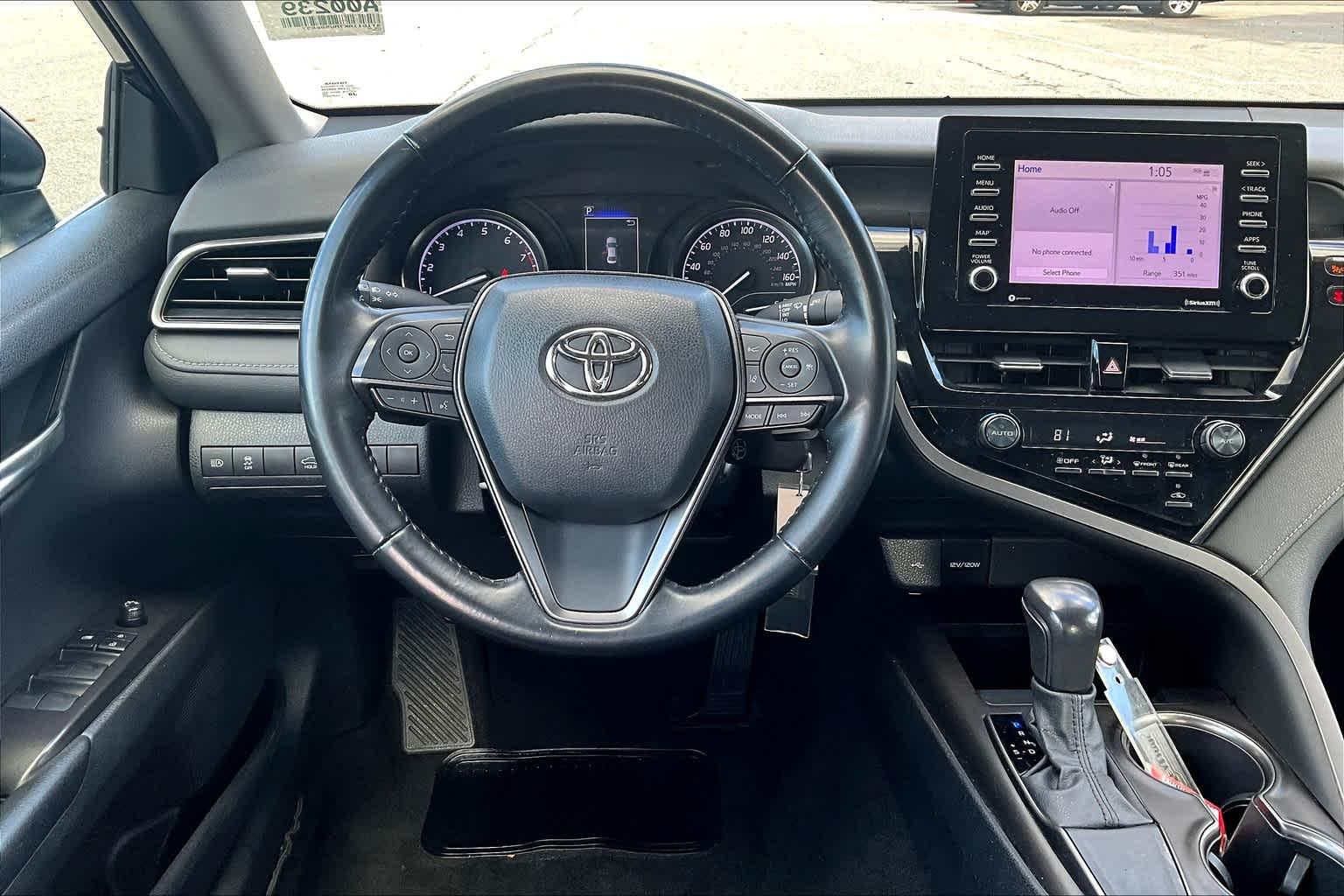 2021 Toyota Camry SE - Photo 17