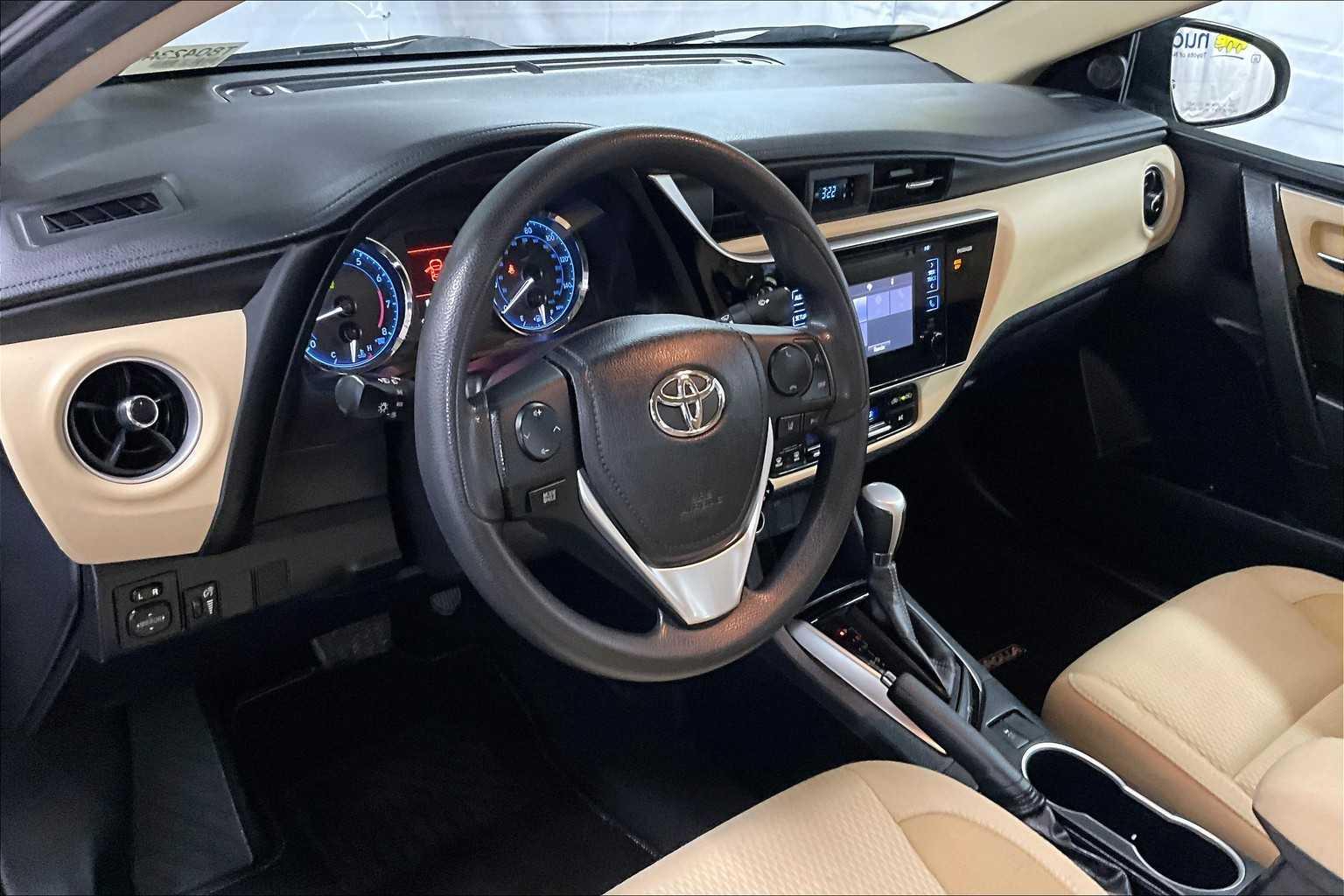 2017 Toyota Corolla LE - Photo 8