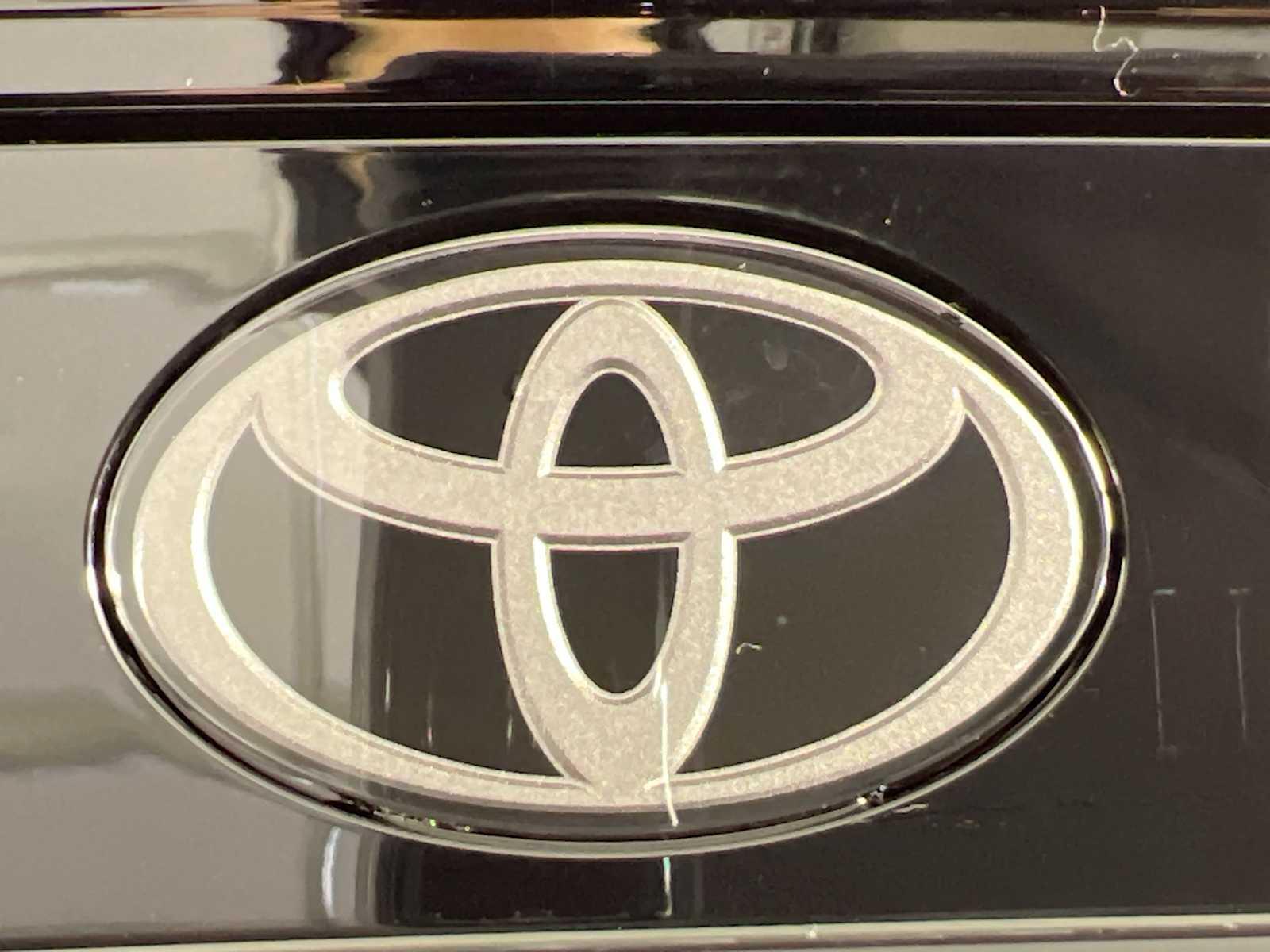 2024 Toyota Prius LE - Photo 17