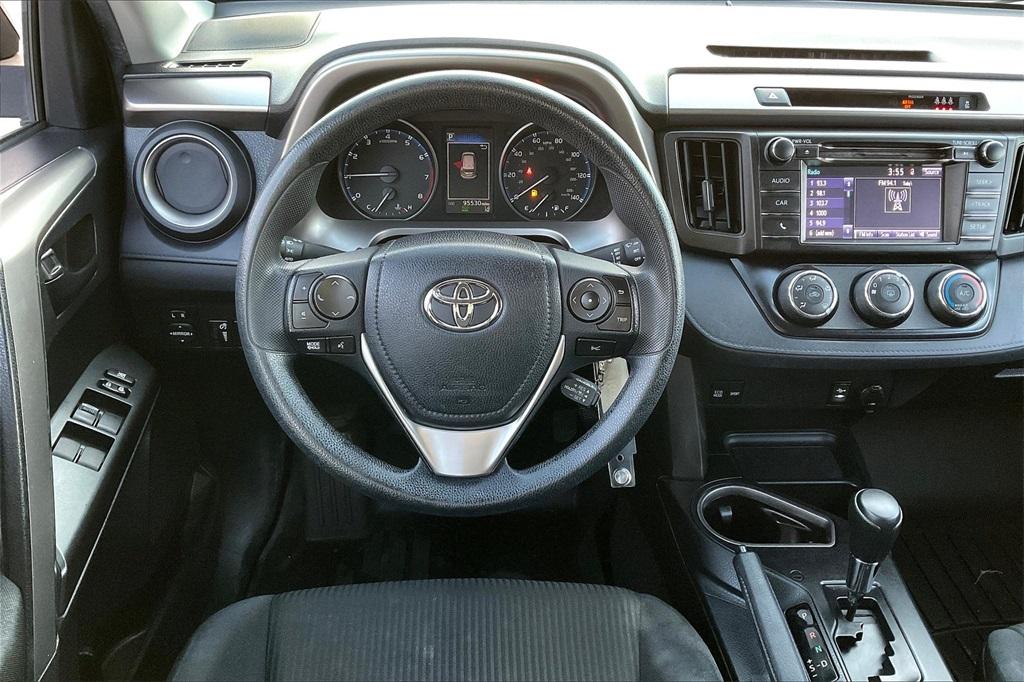 2018 Toyota RAV4 LE - Photo 16