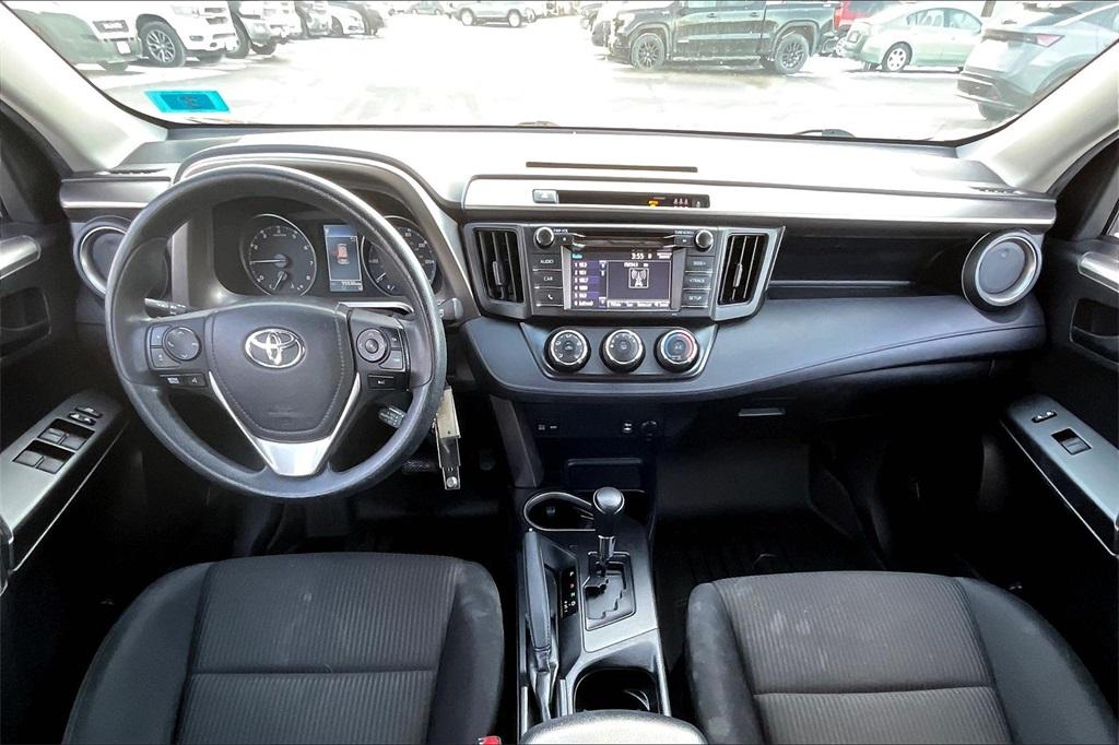 2018 Toyota RAV4 LE - Photo 20