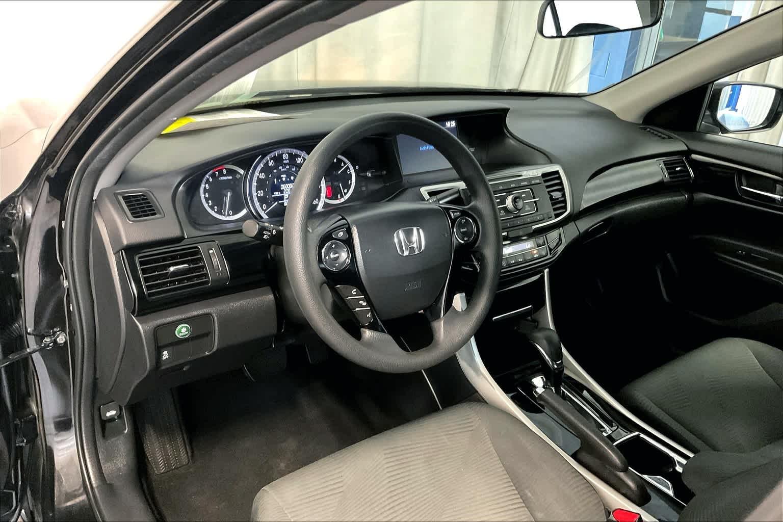 2017 Honda Accord LX - Photo 8