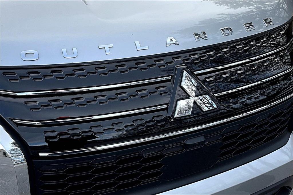 2024 Mitsubishi Outlander ES - Photo 30