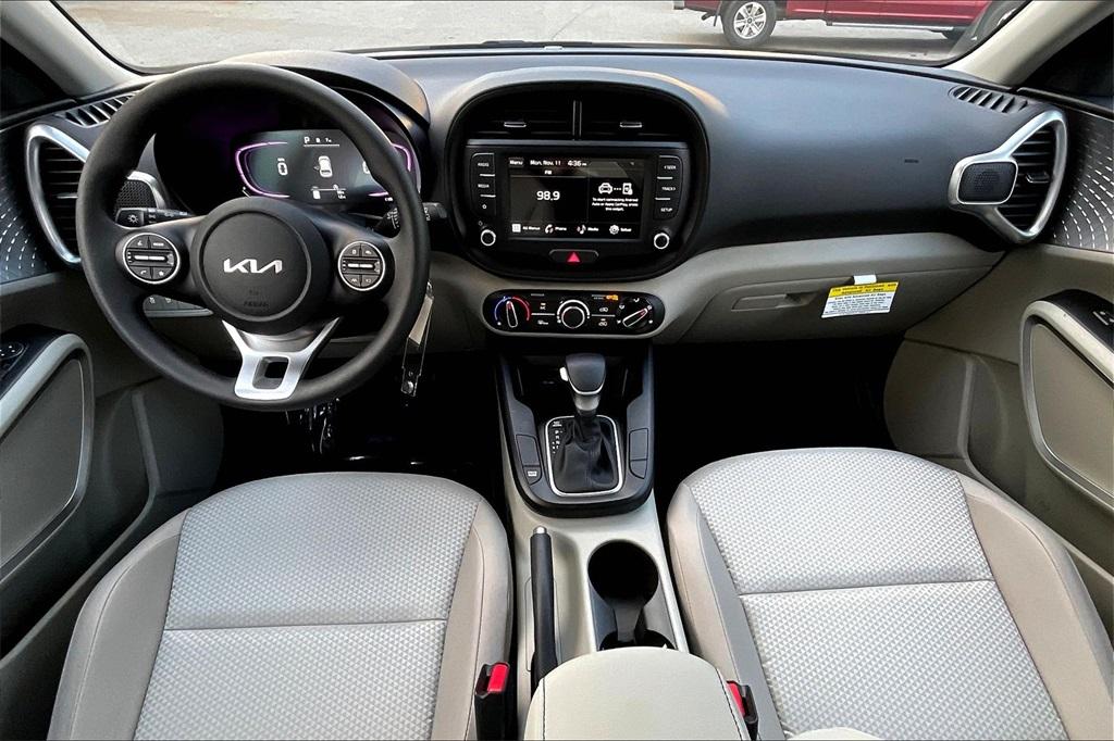 2025 Kia Soul LX - Photo 11