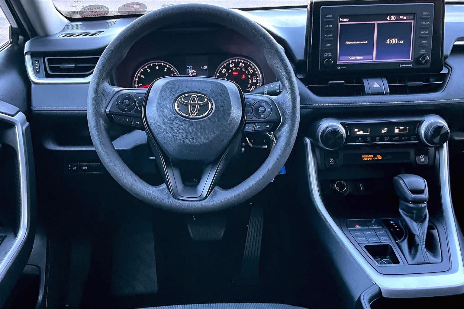 2022 Toyota RAV4 LE - Photo 17