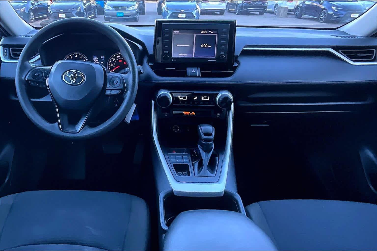 2022 Toyota RAV4 LE - Photo 21