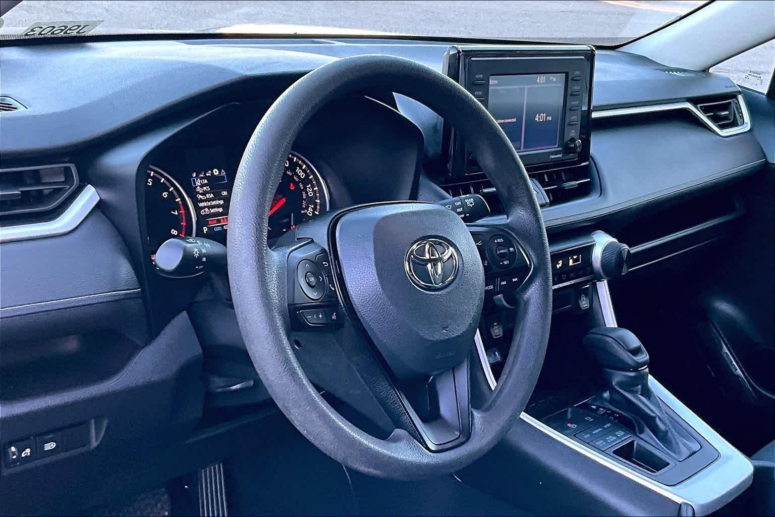 2022 Toyota RAV4 LE - Photo 8