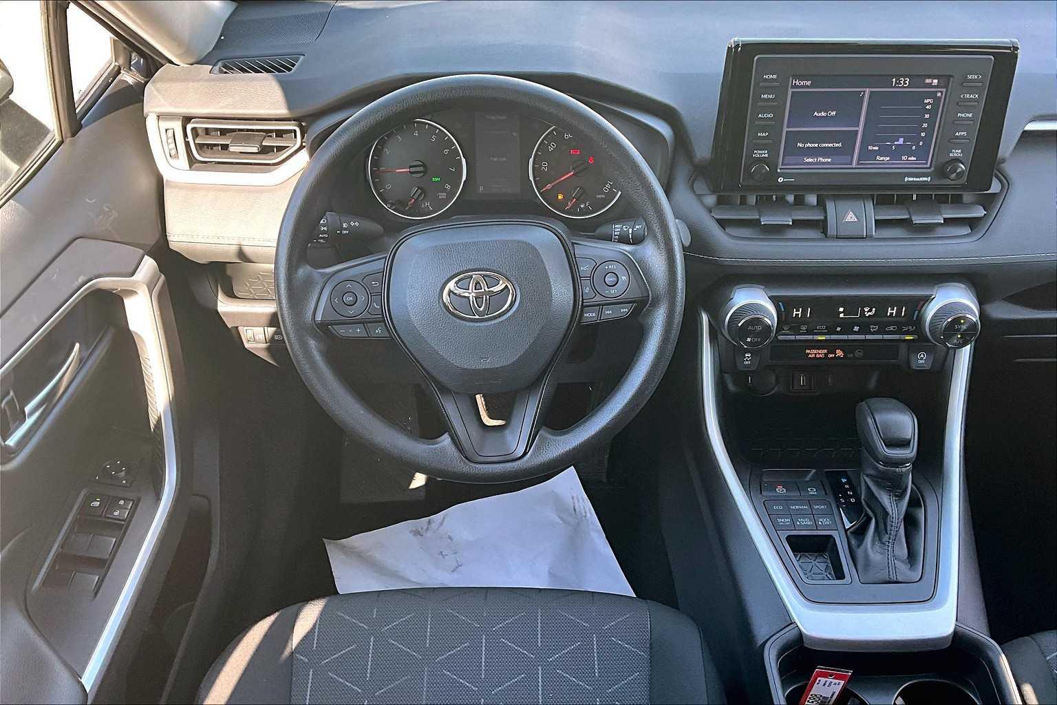 2021 Toyota RAV4 XLE - Photo 17