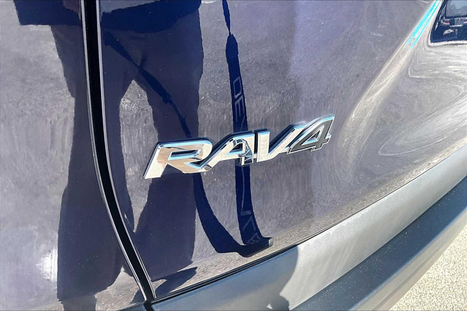 2021 Toyota RAV4 XLE - Photo 28