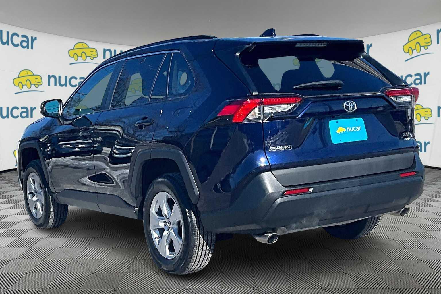 2021 Toyota RAV4 XLE - Photo 4