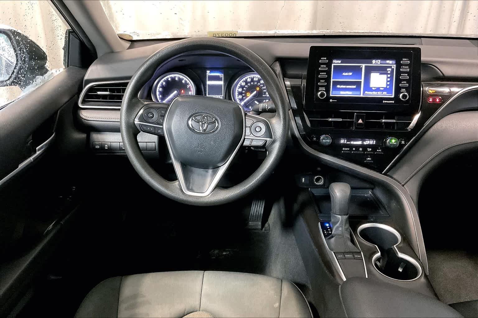 2022 Toyota Camry LE - Photo 17