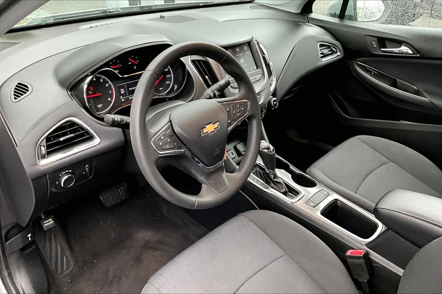 2019 Chevrolet Cruze LS - Photo 8