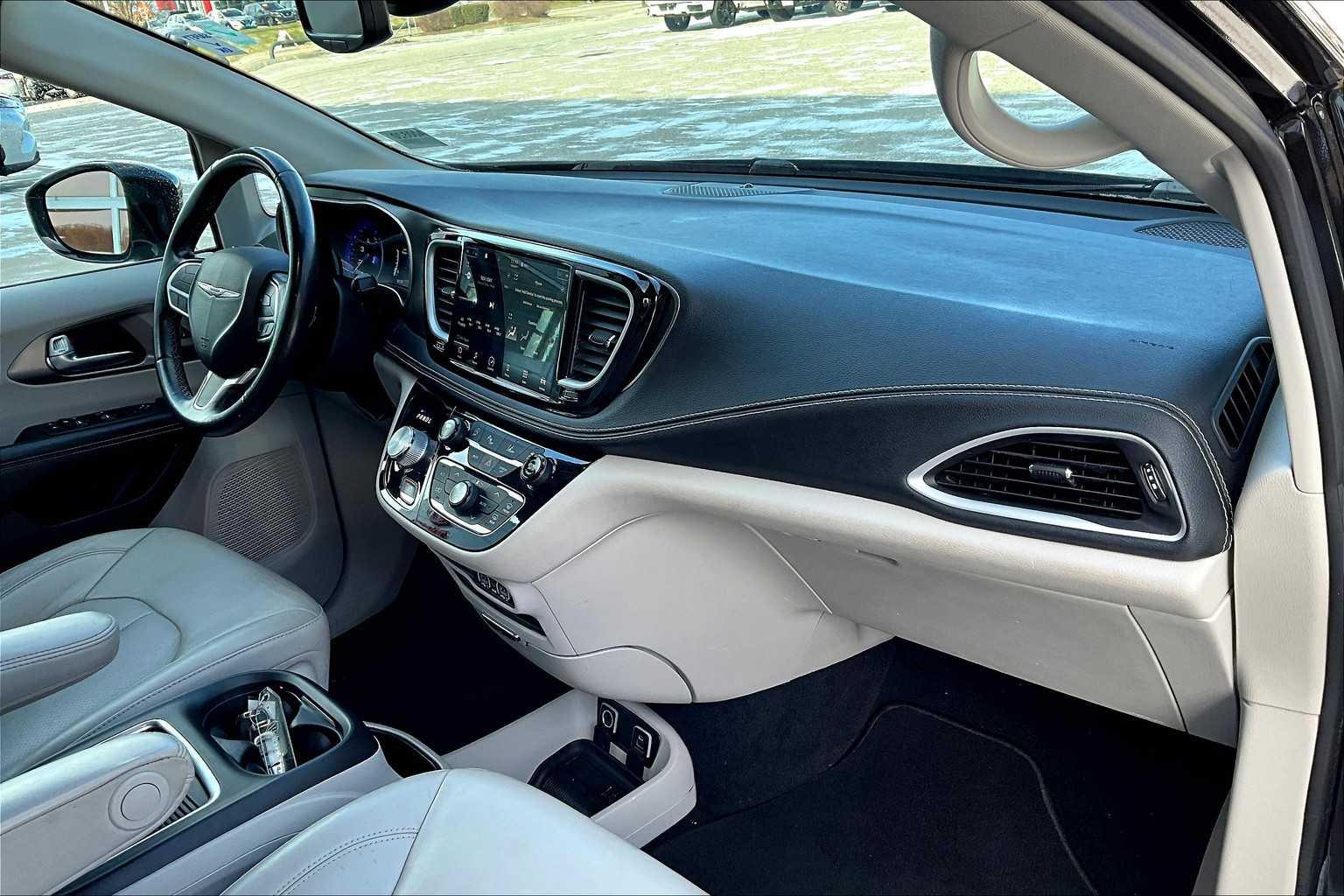 2021 Chrysler Pacifica Touring L - Photo 14