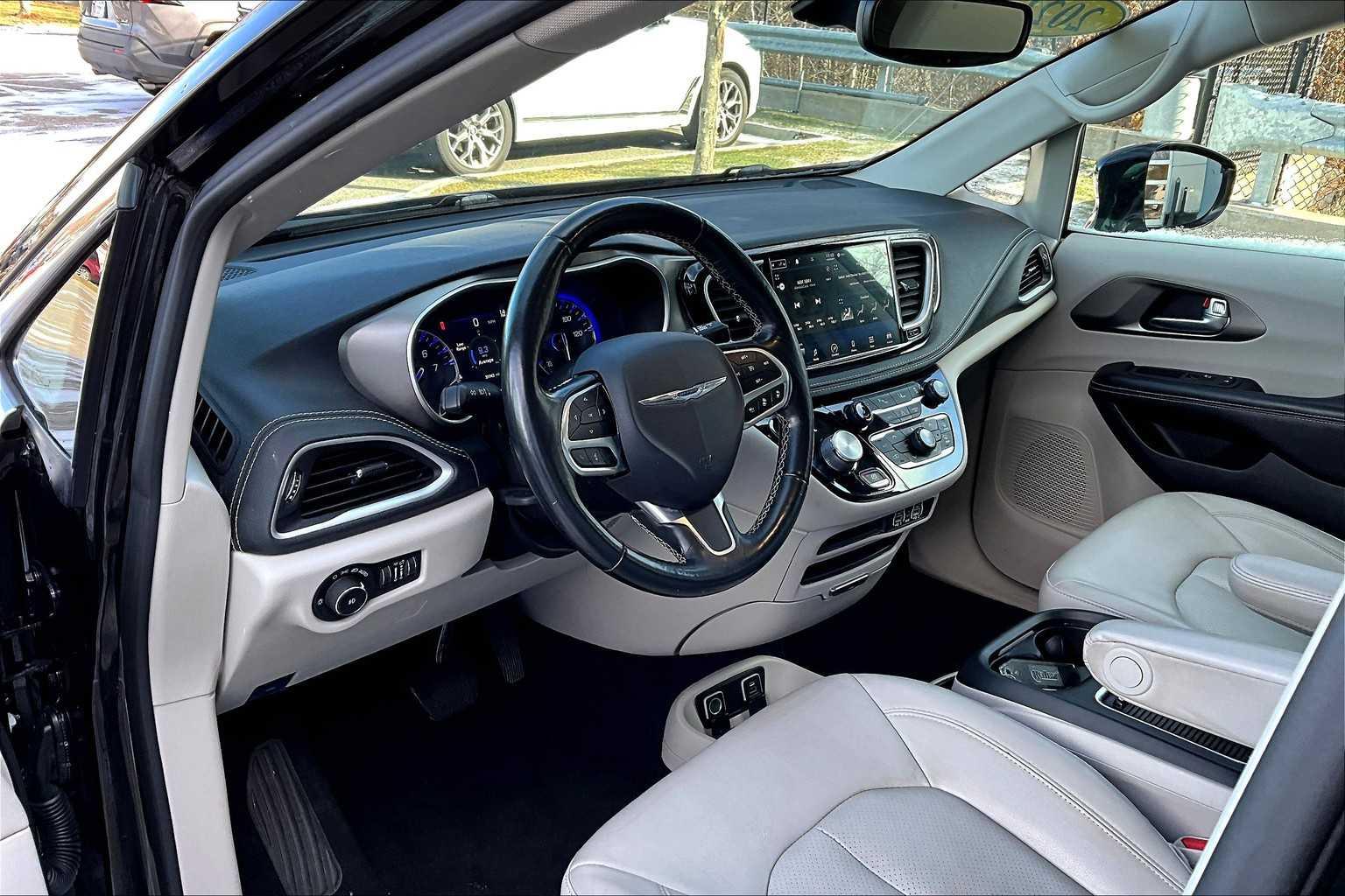 2021 Chrysler Pacifica Touring L - Photo 8